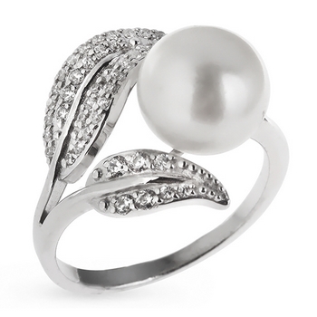 Серебряное кольцо с жемчугом и фианитами 